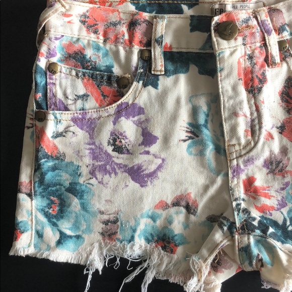 Free People Floral Shorts (25) - Picture 2 of 5